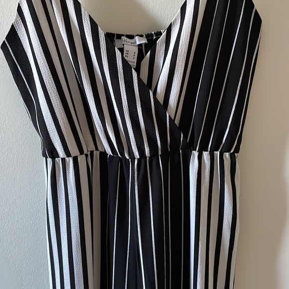 Revamped jumpsuit Black and white striped Wide leg (Never Worn) Size S - Picture 6 of 7